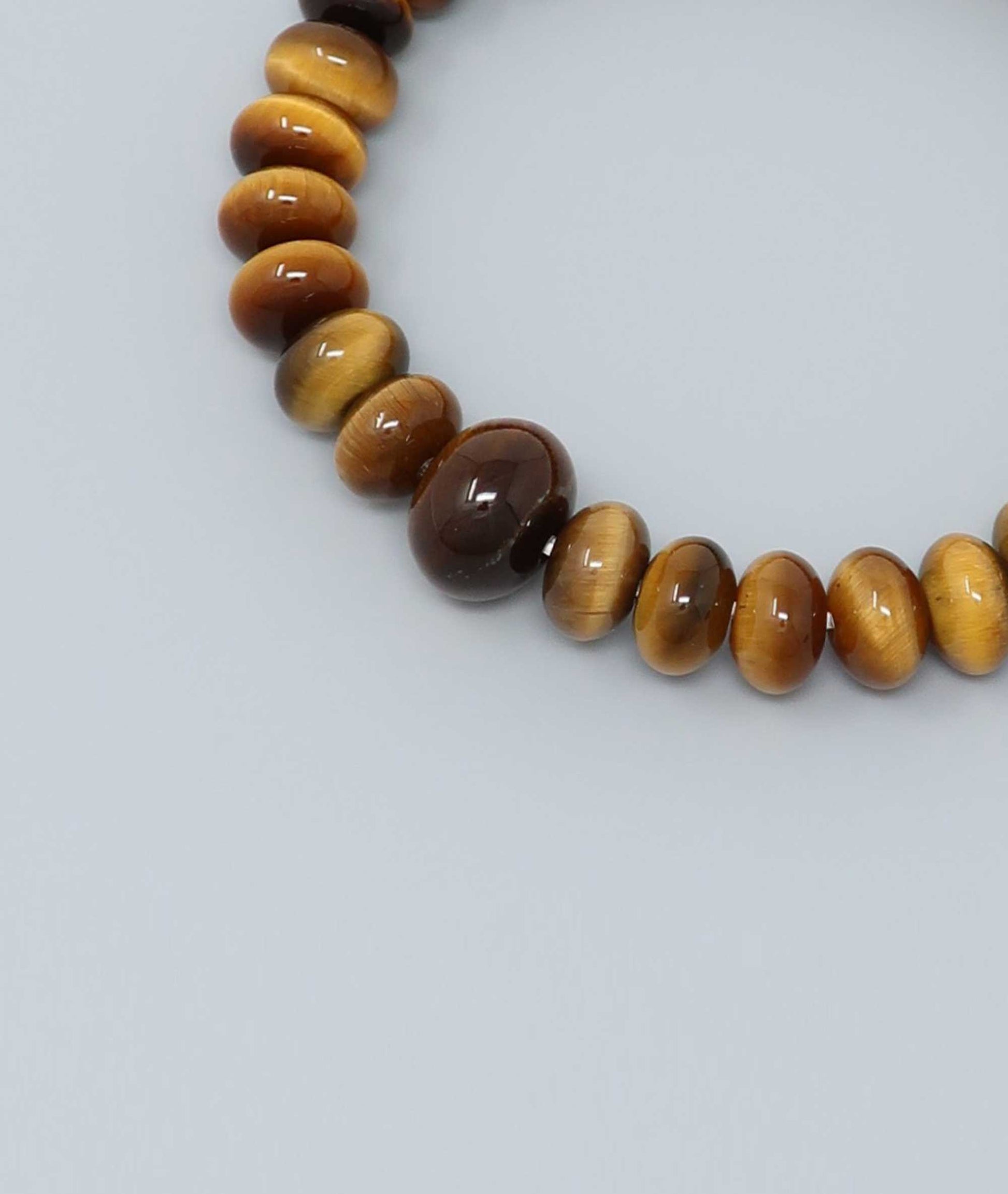 Handmade Japanese Tiger’s Eye prayer beads mala bracelet with polished round beads featuring a golden chatoyancy, symbolizing strength and good fortune. Handcrafted in Japan Kanbe Juzu, ideal for amulet, yoga, meditation, prayer, or gifting.