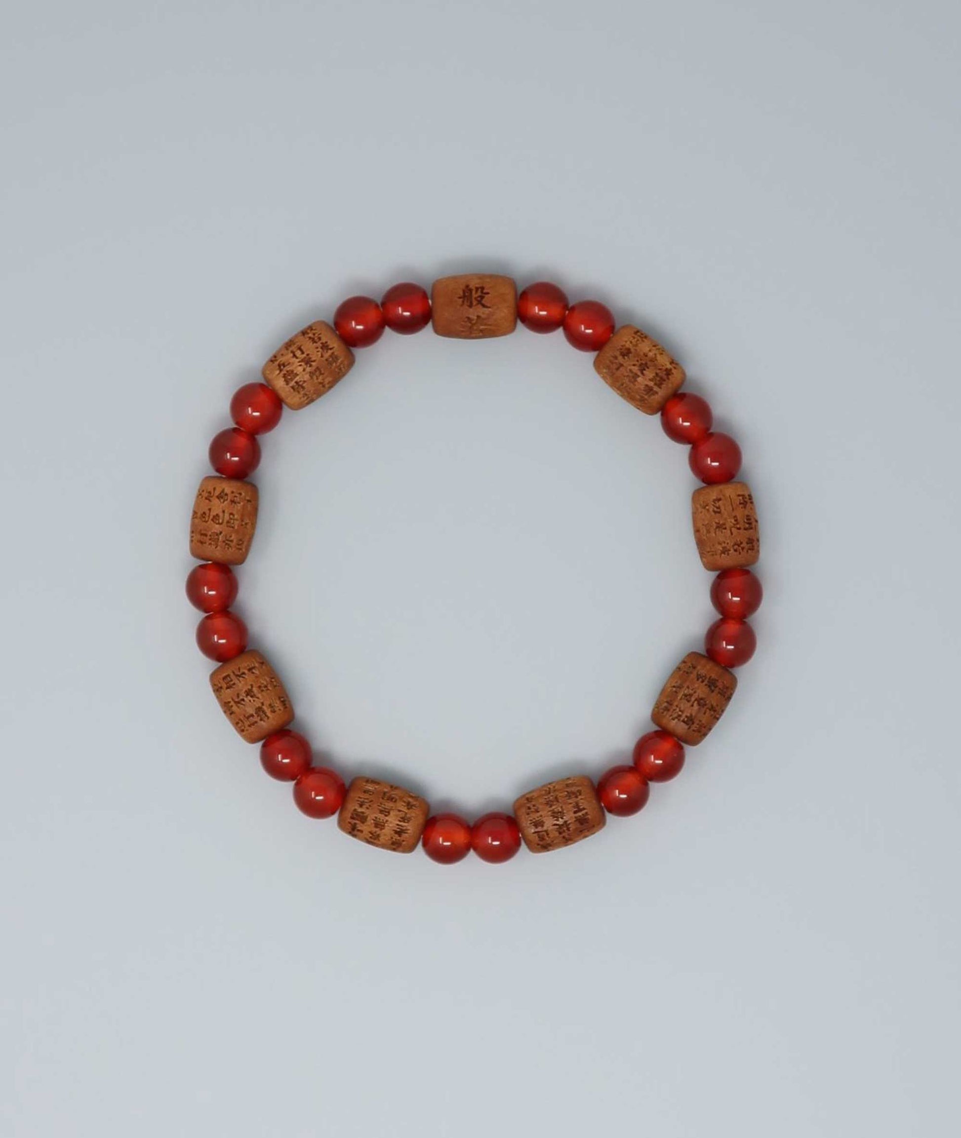 Sandalwood bracelet engraved with the Heart Sutra and accented with a Agate bead—handcrafted for spiritual protection and harmony. Handcrafted in Kyoto Japan Kanbe Juzu, ideal for amulet, yoga, meditation, prayer, or gifting.