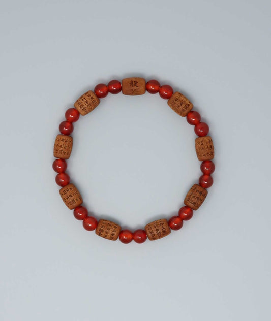 Sandalwood bracelet engraved with the Heart Sutra and accented with a Agate bead—handcrafted for spiritual protection and harmony. Handcrafted in Kyoto Japan Kanbe Juzu, ideal for amulet, yoga, meditation, prayer, or gifting.