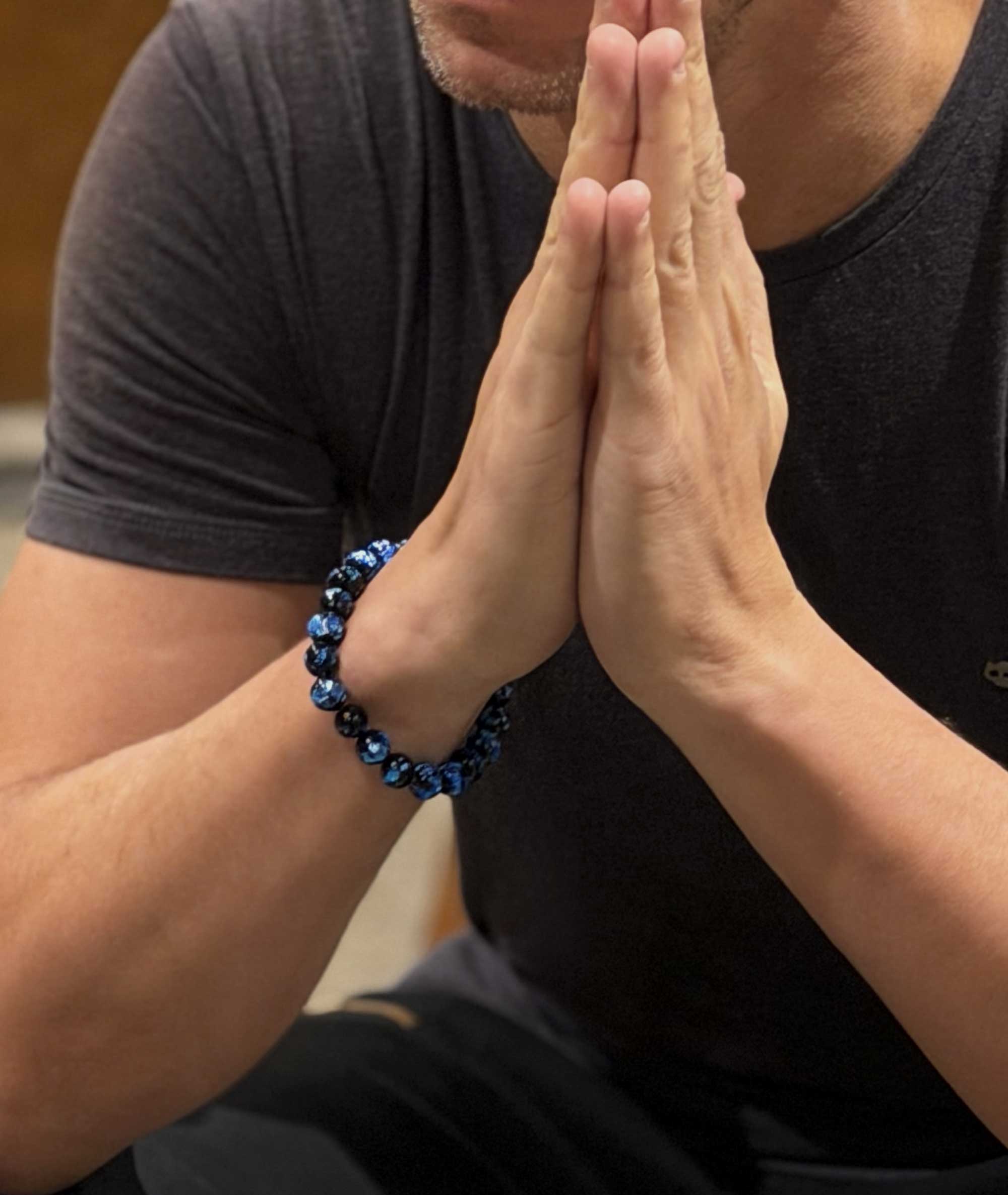Okinawa Blue Firefly Artisan Glass Juzu Bead Bracelet – Kyoto